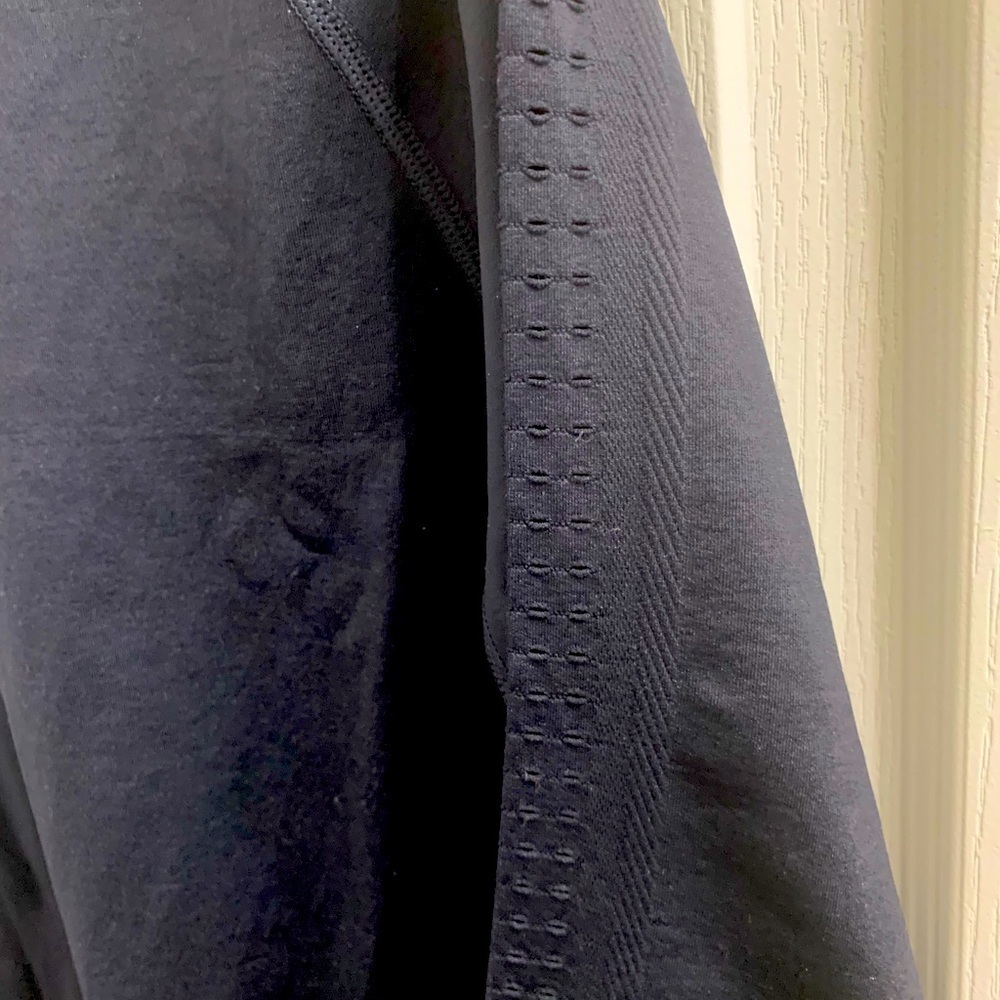 NWT Fabletics size Medium performance top NWT - image 3